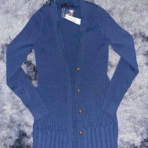 Fitted through the bust, swings out from the waist Long sleeves V-Neck